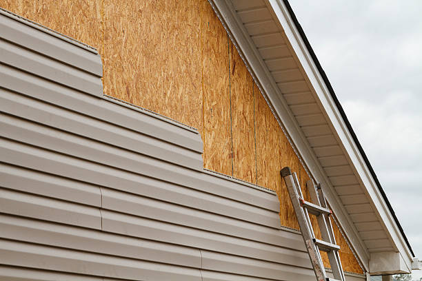 Professional Fiber Cement Siding technician working in Barnwell, SC